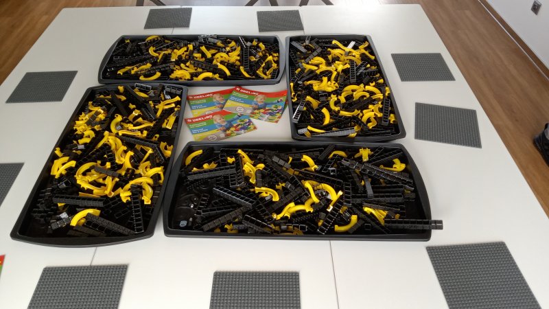 foto KOSTKY MEZI OBRAZY I. ...Hudba 4615