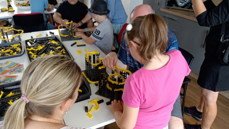 foto KOSTKY MEZI OBRAZY I. ...Hudba 4627