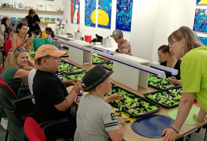 foto KOSTKY MEZI OBRAZY I. ...Hudba 4648