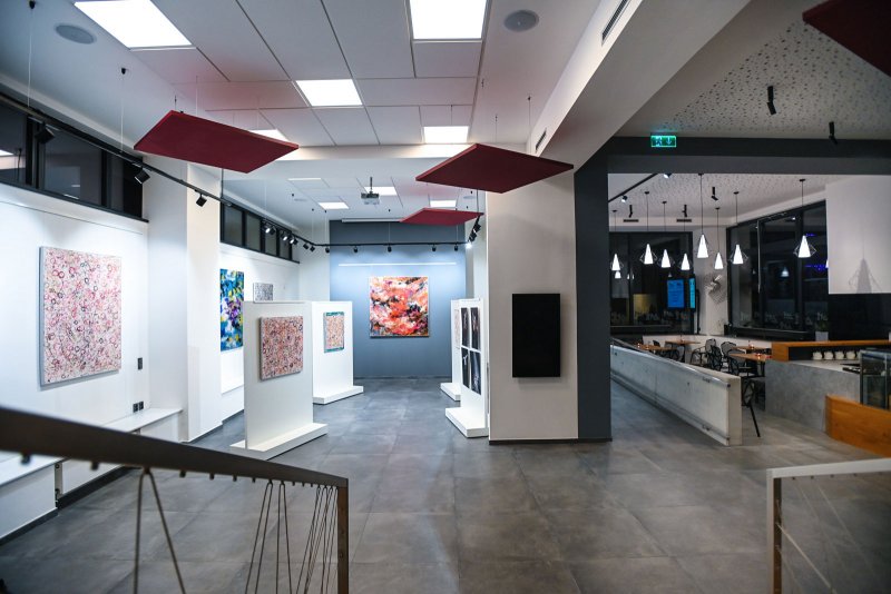 foto KOSTKY MEZI OBRAZY I. ...Hudba 4655