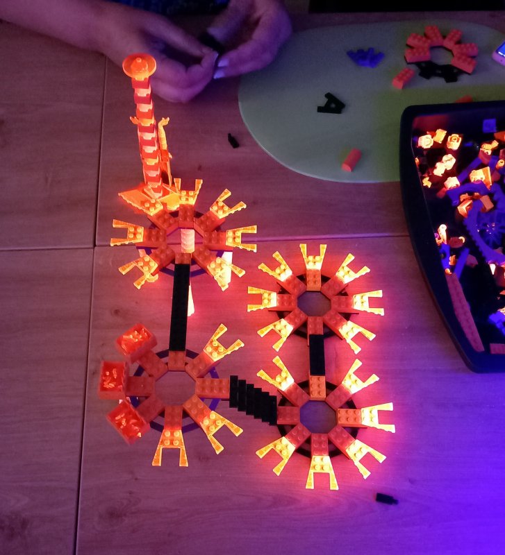 foto KOSTKY MEZI OBRAZY II. ...Halloween 5066