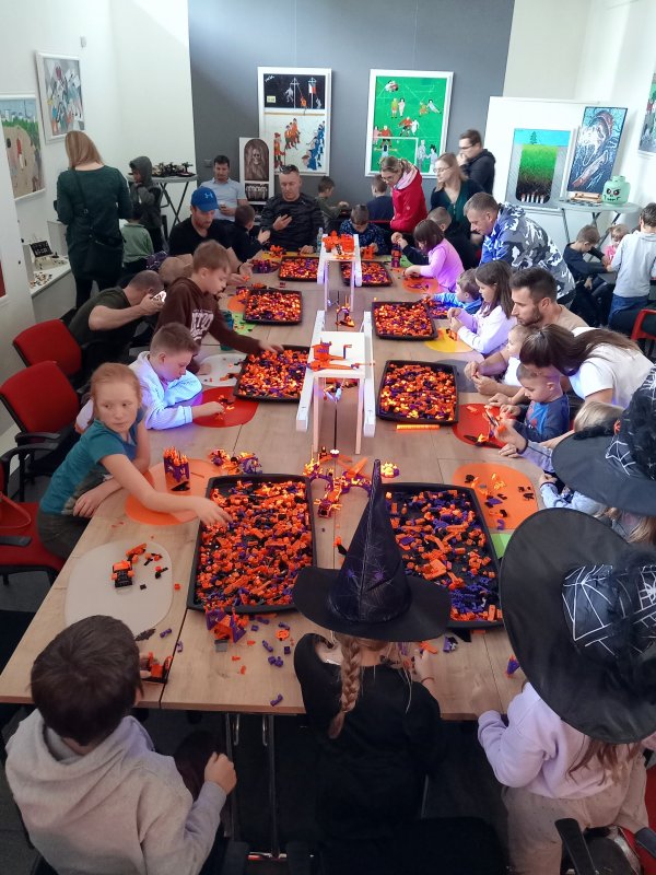 foto KOSTKY MEZI OBRAZY II. ...Halloween 5067