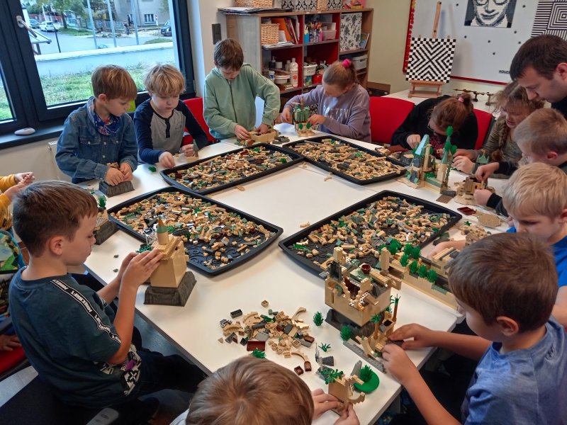 foto KOSTKY MEZI OBRAZY II. ...Halloween 5068