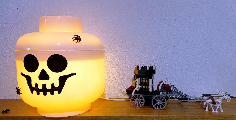 foto KOSTKY MEZI OBRAZY II. ...Halloween 5070