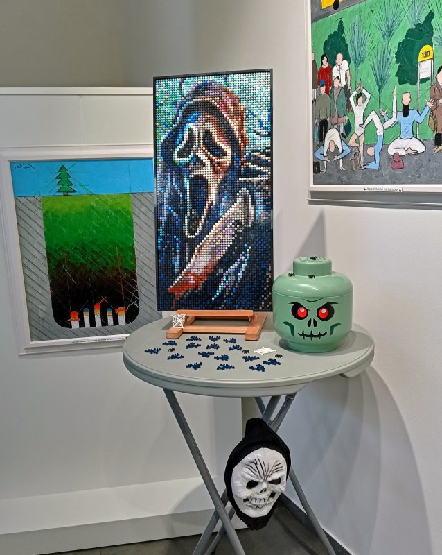 foto KOSTKY MEZI OBRAZY II. ...Halloween 5071