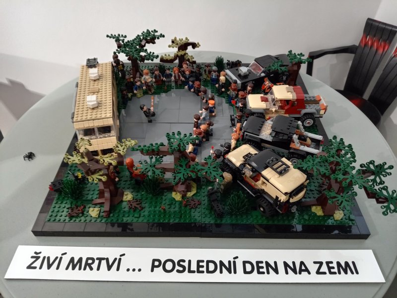 foto KOSTKY MEZI OBRAZY II. ...Halloween 5075