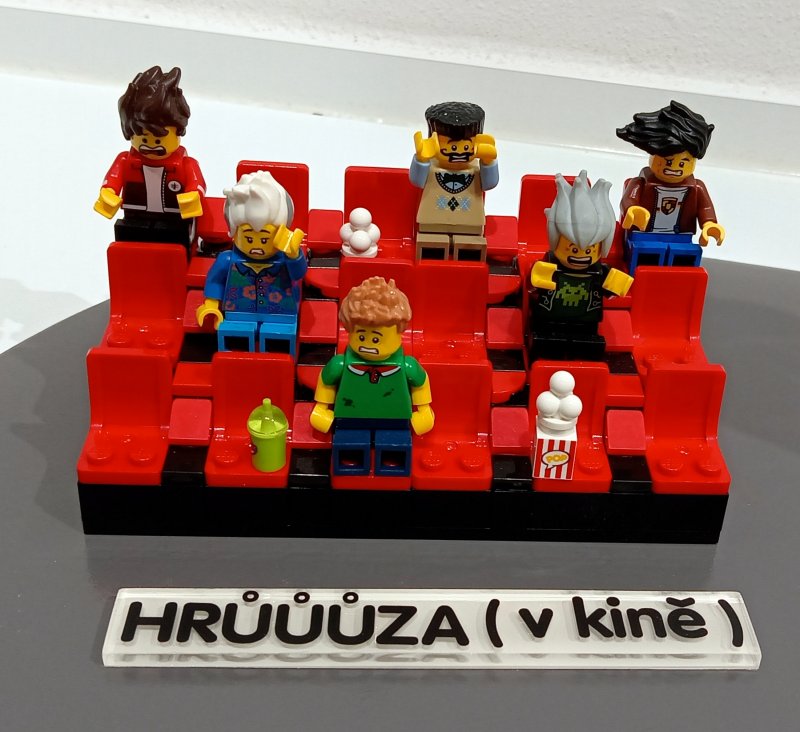 foto KOSTKY MEZI OBRAZY II. ...Halloween 5079