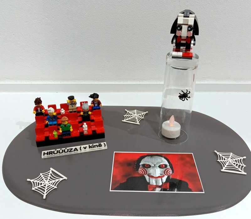 foto KOSTKY MEZI OBRAZY II. ...Halloween 5080