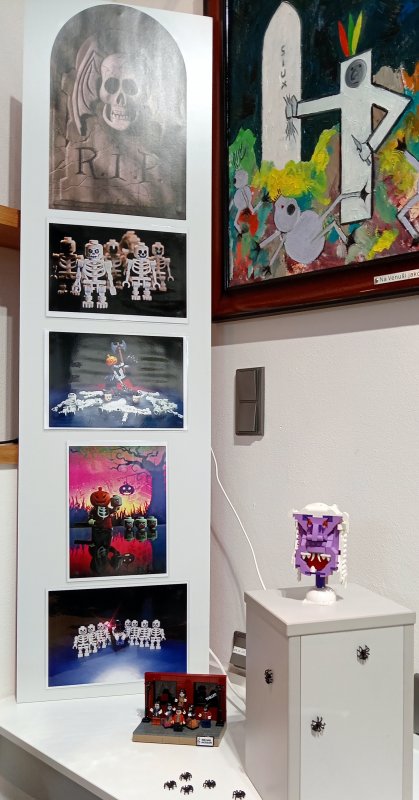 foto KOSTKY MEZI OBRAZY II. ...Halloween 5089