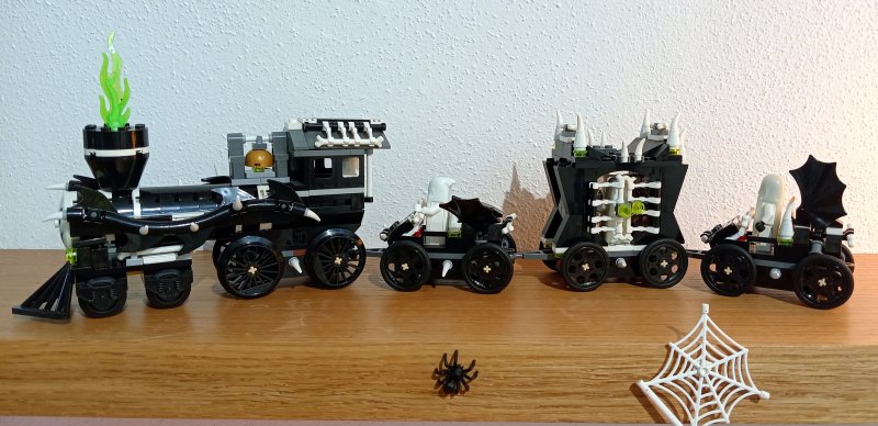 foto KOSTKY MEZI OBRAZY II. ...Halloween 5091