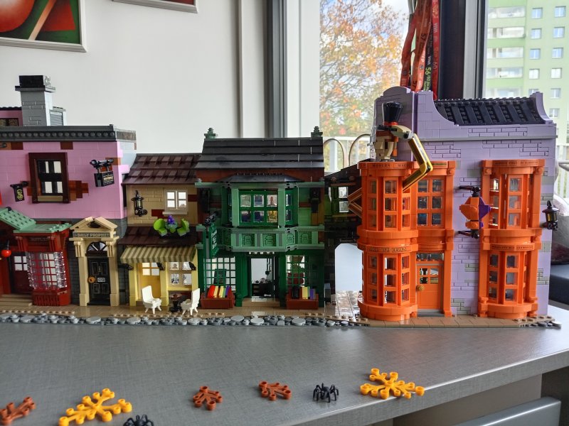 foto KOSTKY MEZI OBRAZY II. ...Halloween 5094