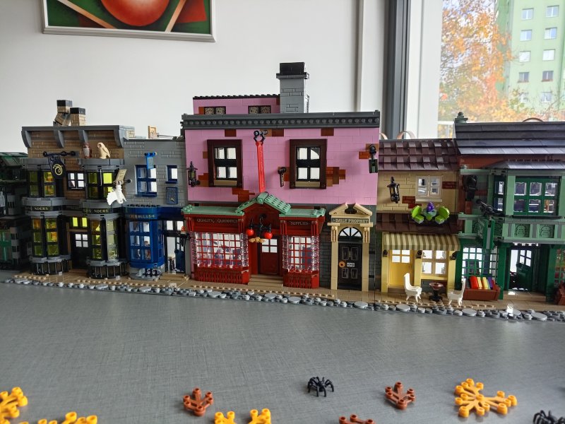 foto KOSTKY MEZI OBRAZY II. ...Halloween 5095