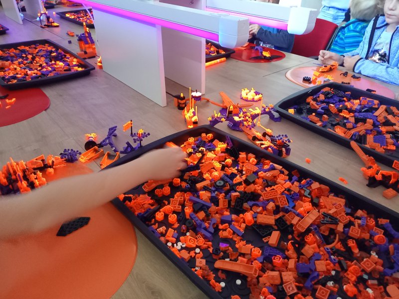 foto KOSTKY MEZI OBRAZY II. ...Halloween 5106