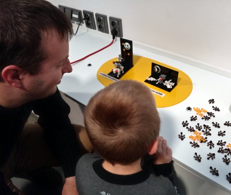 foto KOSTKY MEZI OBRAZY II. ...Halloween 5111