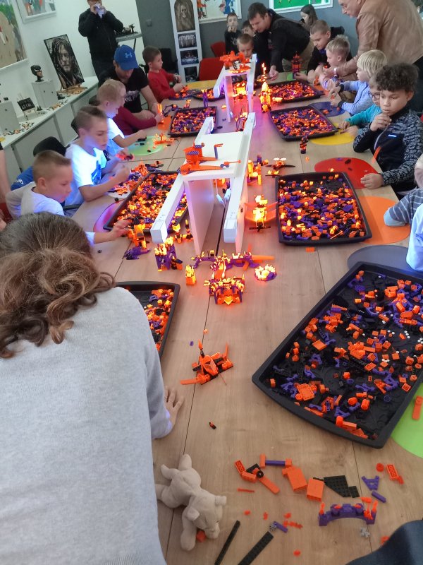 foto KOSTKY MEZI OBRAZY II. ...Halloween 5112