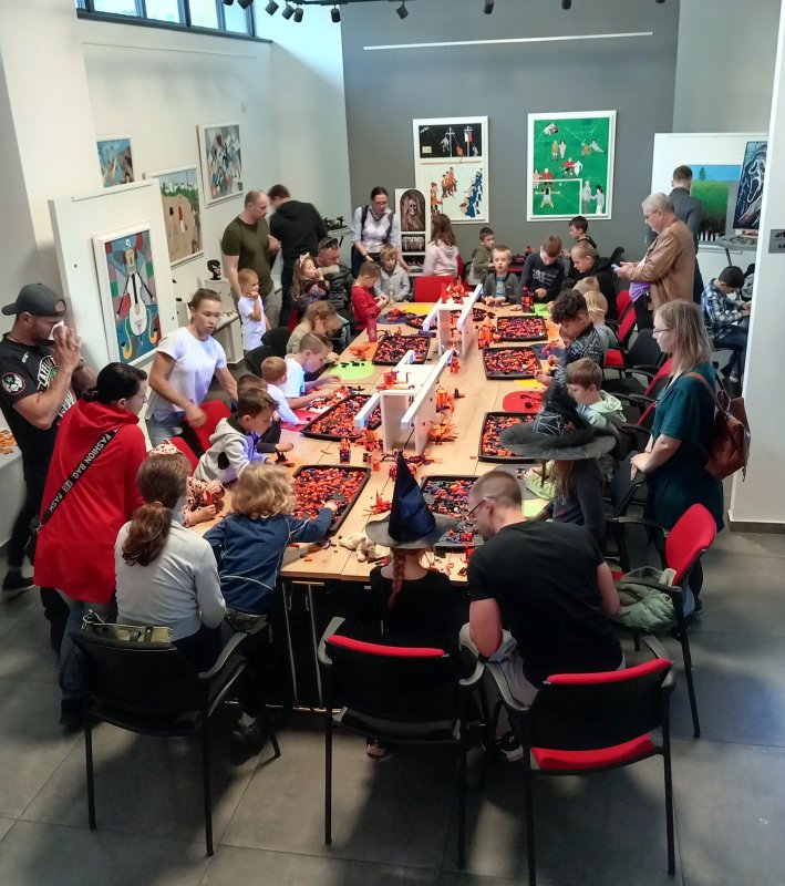 foto KOSTKY MEZI OBRAZY II. ...Halloween 5113