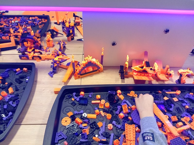 foto KOSTKY MEZI OBRAZY II. ...Halloween 5117