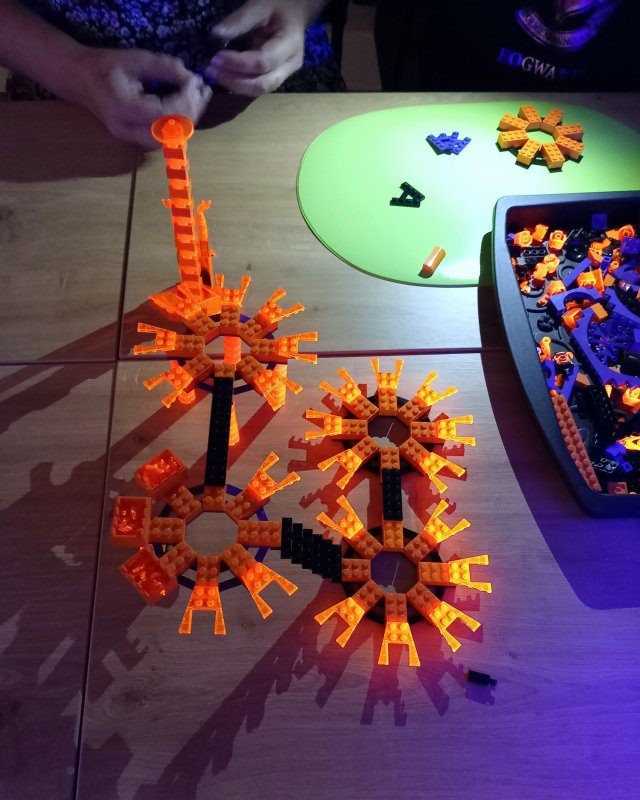 foto KOSTKY MEZI OBRAZY II. ...Halloween 5121