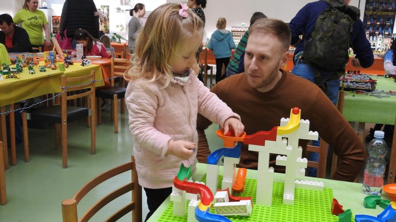 foto Sestavujeme KULIČKOVOU DRÁHU 9798