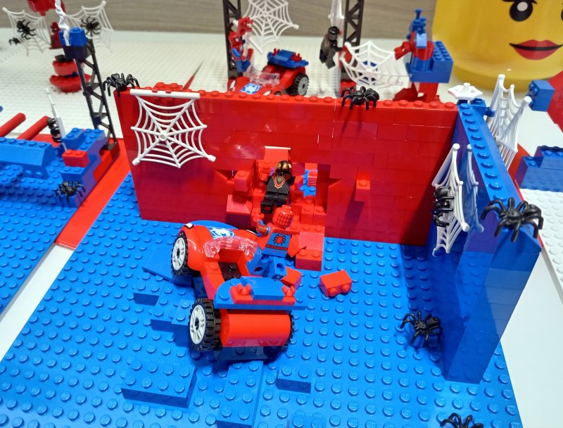 foto Stavíme ve SPIDERMAN stylu 10135