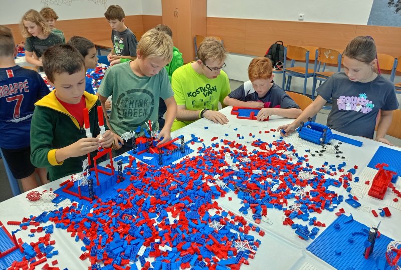 foto KOSTKOVÁNÍ MEZI DĚTMI 10365