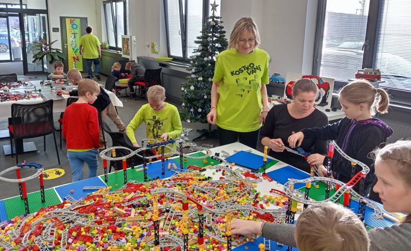 foto KOSTKOVÁNÍ MEZI DĚTMI 10367