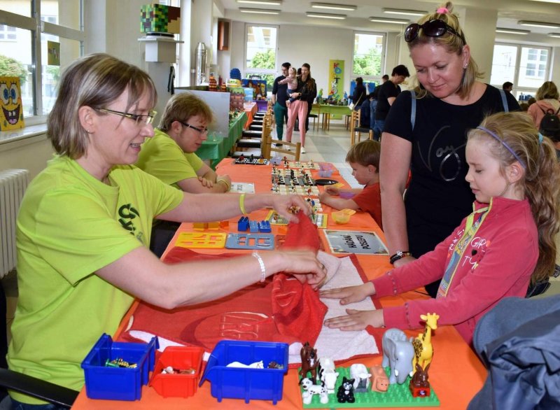 foto KOSTKOVÁNÍ MEZI DĚTMI 10370