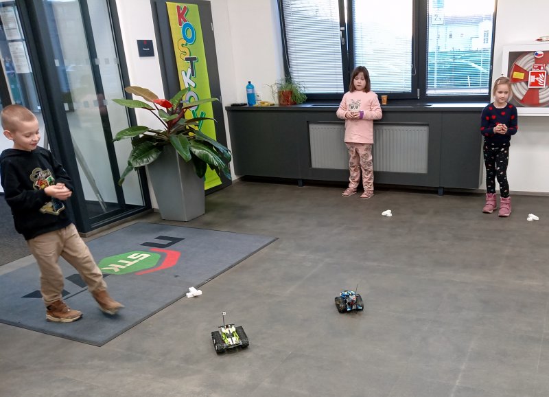 foto KOSTKOVÁNÍ MEZI DĚTMI 10386