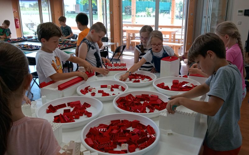 foto KOSTKOVÁNÍ MEZI DĚTMI 10390