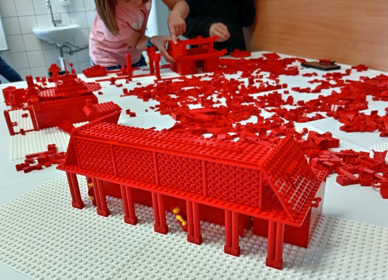 foto Červená architektura 13200