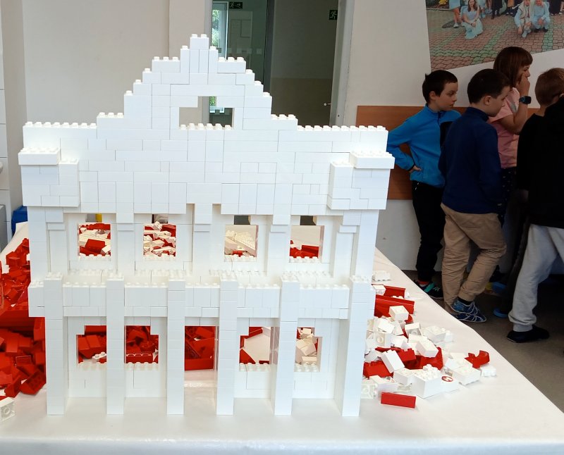 foto Červená architektura 13234