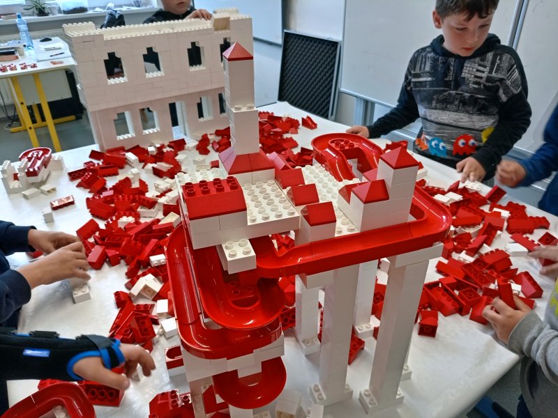 foto Červená architektura 13236