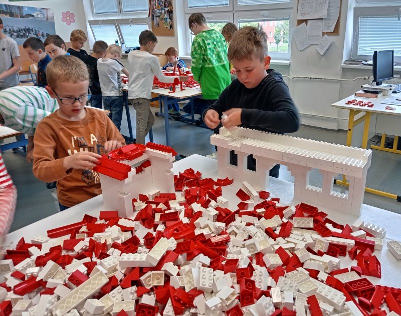 foto ČERVENOBÍLÁ TVORBA 13332