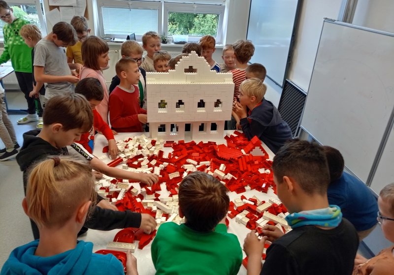 foto ČERVENOBÍLÁ TVORBA 13333