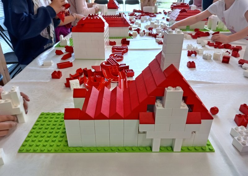 foto ČERVENOBÍLÁ TVORBA 13336