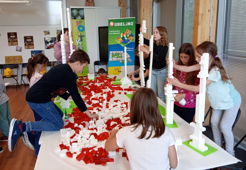 foto ČERVENOBÍLÁ TVORBA 13338