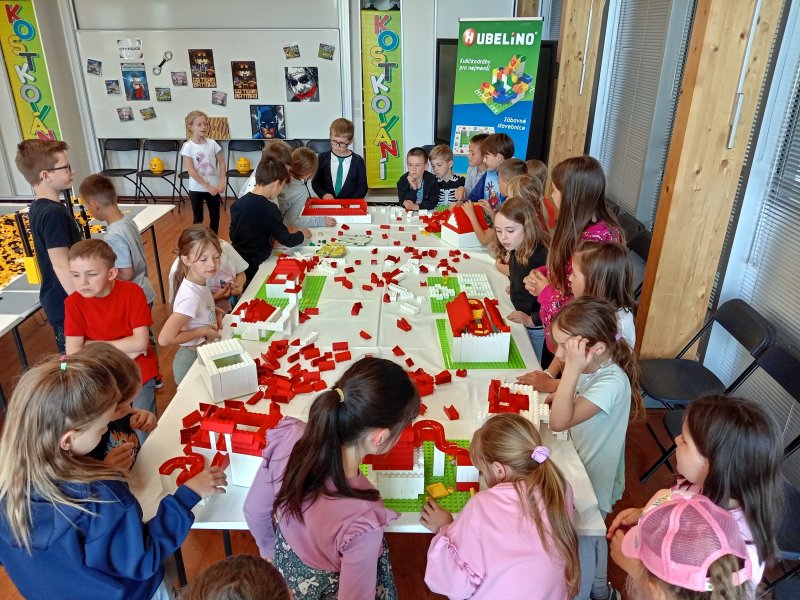 foto ČERVENOBÍLÁ TVORBA 13341