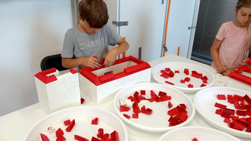 foto ČERVENOBÍLÁ TVORBA 13343