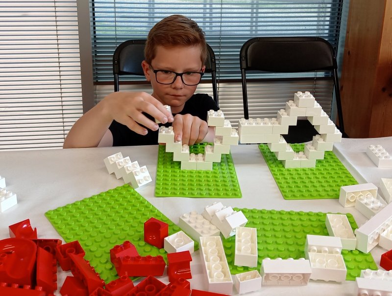 foto ČERVENOBÍLÁ TVORBA 13345