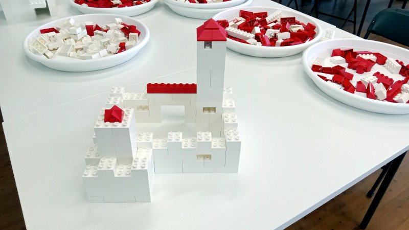 foto ČERVENOBÍLÁ TVORBA 13348