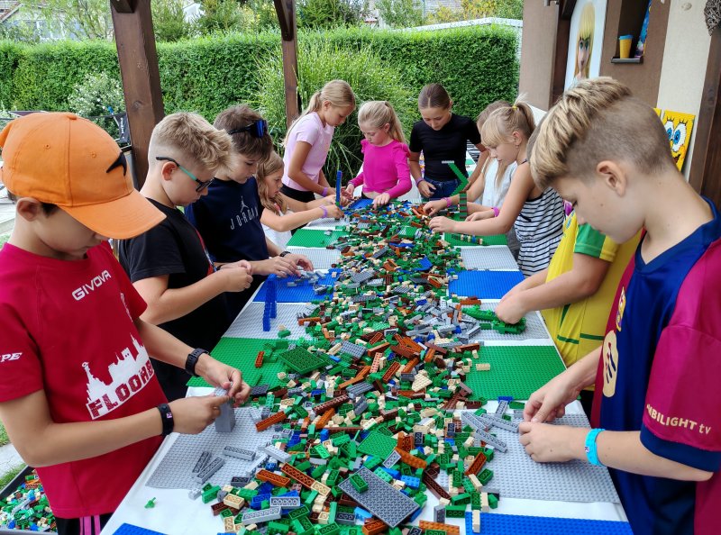 foto Jirkovy a Barčiny narozeniny v LEGO stylu 14069