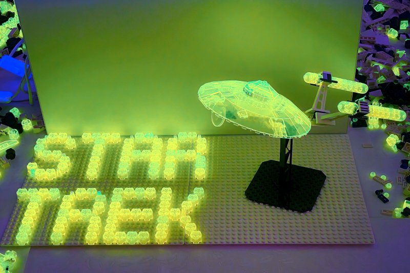 foto KOSTKY MEZI OBRAZY VI. Star Wars + Svítící vesmír