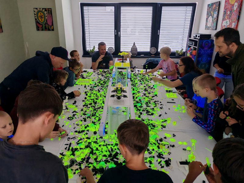 foto KOSTKY MEZI OBRAZY VI. Star Wars + Svítící vesmír 14308