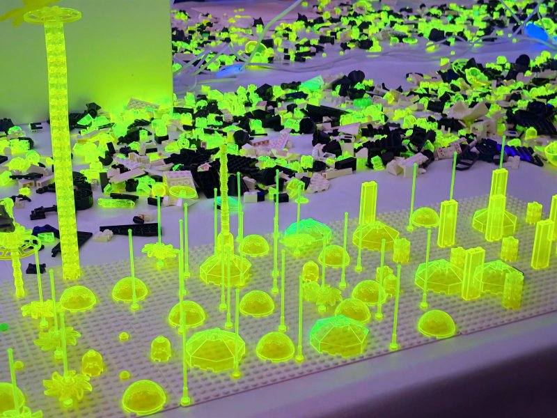 foto KOSTKY MEZI OBRAZY VI. Star Wars + Svítící vesmír 14313