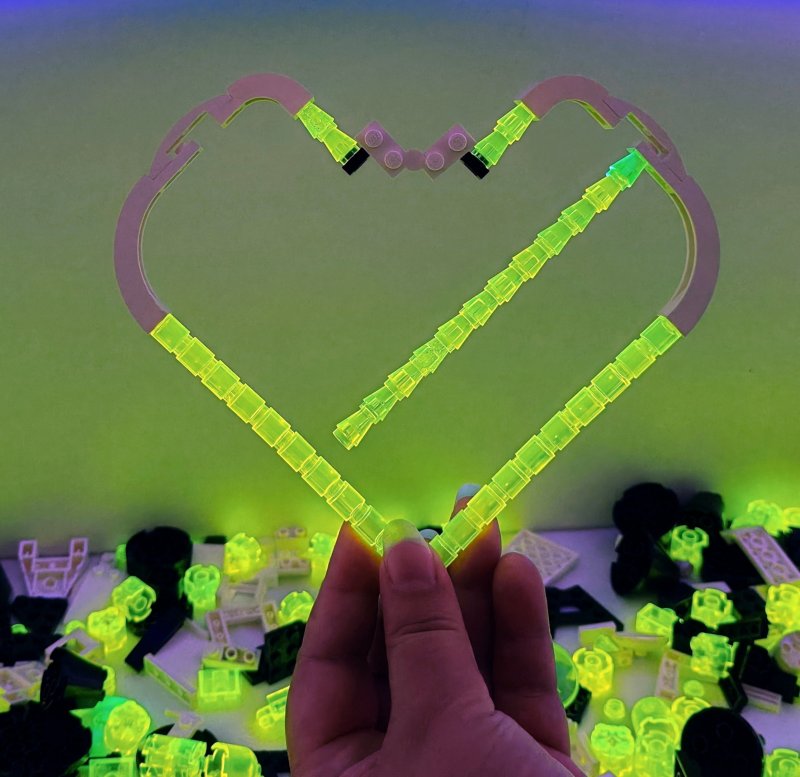 foto KOSTKY MEZI OBRAZY VI. Star Wars + Svítící vesmír 14318