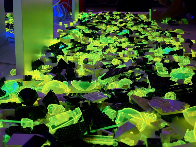 foto KOSTKY MEZI OBRAZY VI. Star Wars + Svítící vesmír 14325