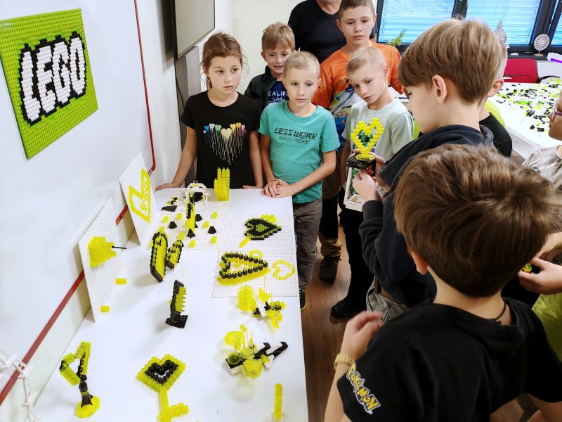 foto KOSTKY MEZI OBRAZY VI. Star Wars + Svítící vesmír 14327