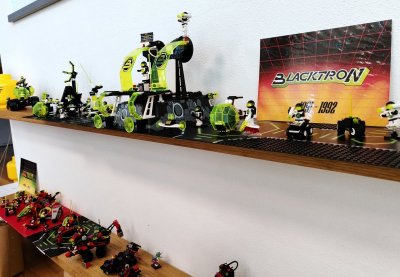 foto KOSTKY MEZI OBRAZY VI. Star Wars + Svítící vesmír 14334