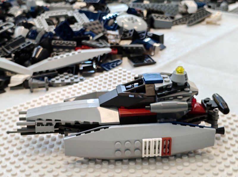 foto KOSTKY MEZI OBRAZY VI. Star Wars + Svítící vesmír 14344