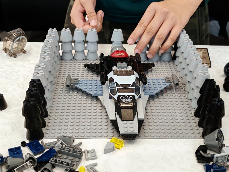 foto KOSTKY MEZI OBRAZY VI. Star Wars + Svítící vesmír 14345